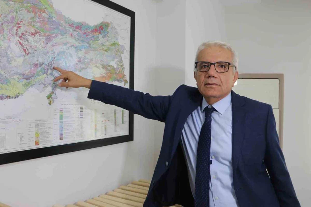 Türkiye Mühendis ve Mimar Odaları Birliği (TMMOB) Jeoloji Mühendisleri Odası Adana Şube Başkanı Dr. Mehmet Tatar, Adana