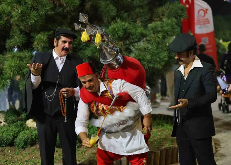 Bu yıl 10’uncusu düzenlenen Adana Lezzet Festivali devam ediyor. Türkiye’nin dört bir yanından ve yurt dışından gelenler
