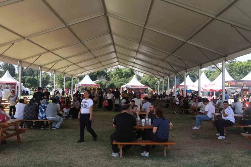 Bu Yıl 10'uncusu düzenlenen ve ziyaretçilerine dün kapılarını açan Uluslararası Adana Lezzet Festivali, "Acısıyla Tatlıs