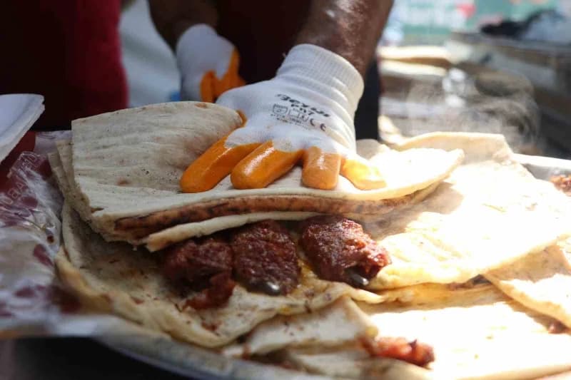 Adana’da bu sene 10’uncusu düzenlenen, "Uluslararası Adana Lezzet Festivali” ikinci gününde devam ediyor.