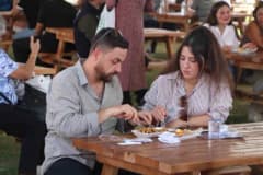 Adana Lezzet Festivali’nde Merkez Park’ta kurulan stantlarda yöresel ve farklı mutfaklardan lezzetler sunuluyor