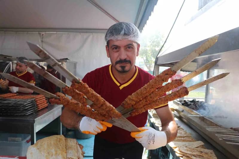Adana’da bu sene 10’uncusu düzenlenen, "Uluslararası Adana Lezzet Festivali” ikinci gününde devam ediyor.