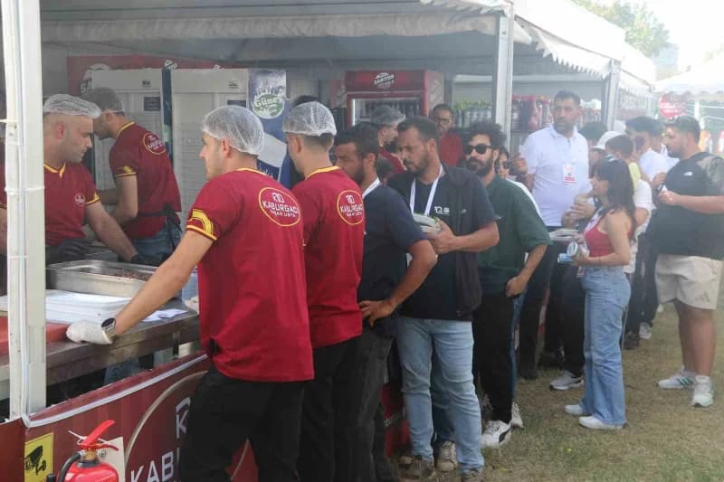 Adana'da bu sene 10'uncusu düzenlenen "Uluslararası Adana Lezzet Festivali" başladı. Festivalde 3 gün boyunca çeşitli le