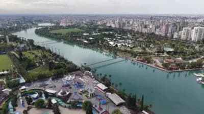 Adana Lezzet Festivali için hazırlanan stantlar ve dolu oteller