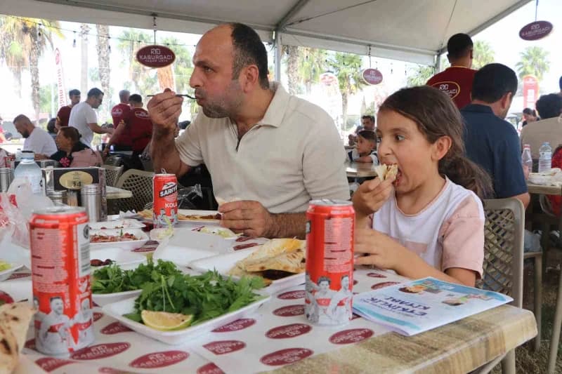 Adana’da bu sene 10’uncusu düzenlenen, "Uluslararası Adana Lezzet Festivali" üçüncü ve son gününde devam ediyor.