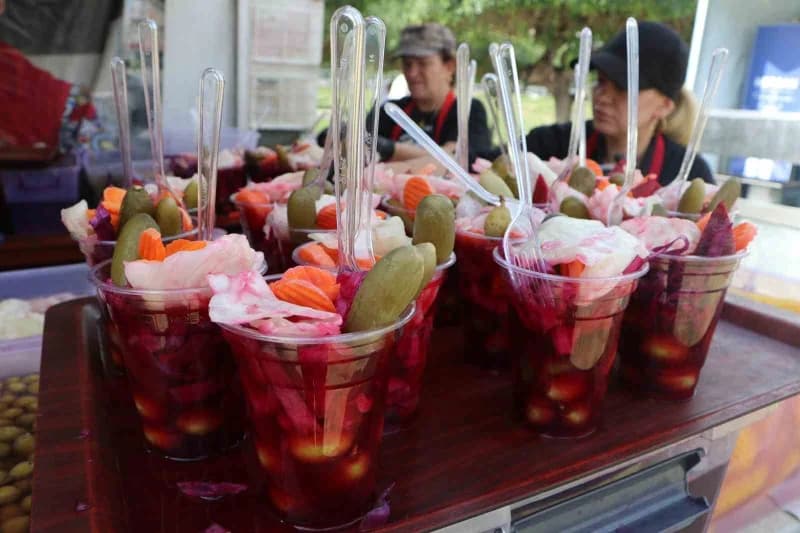 Adana’da bu sene 10’uncusu düzenlenen, "Uluslararası Adana Lezzet Festivali" üçüncü ve son gününde devam ediyor.
