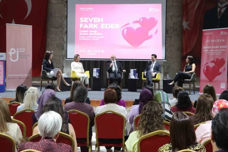 Adana’da meme kanserinde erken teşhisin önemine dikkat çekmek ve kadınları bilinçlendirmek amacıyla düzenlenen etkinlikt