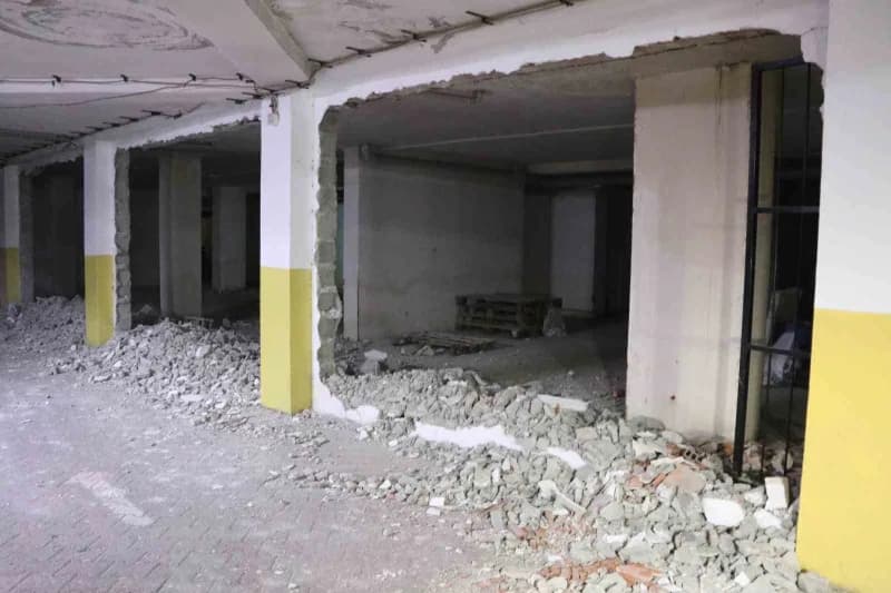 Adana’da iki İş Merkezi arasında ortak olduğu öne sürülen kapalı otoparkın kullanımı nedeniyle başla
