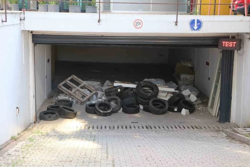 Adana’da iki İş Merkezi arasında ortak olduğu öne sürülen kapalı otoparkın kullanımı nedeniyle başla