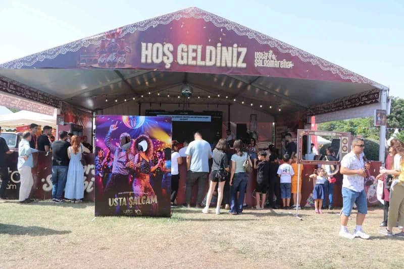 Adana’da 10’uncusu düzenlenen Uluslararası Adana Lezzet Festivali’nde, kentin coğrafi işaretli Şalgam da festivalde yeri