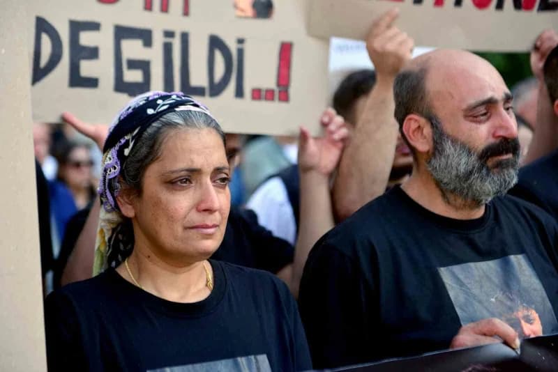 Adana'da ters şeritten hızla gelerek motosiklete çarpıp 2 gencin ölümüne yol açan sürücünün tahliye