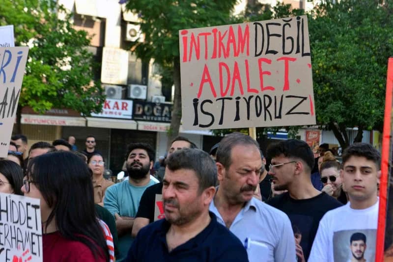 Adana'da ters şeritten hızla gelerek motosiklete çarpıp 2 gencin ölümüne yol açan sürücünün tahliye