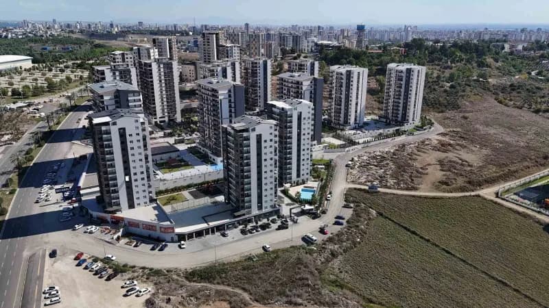 Kahramanmaraş merkezli 6 Şubat depremlerinin ardından Adana’nın kuzey bölgesinde TOKİ tarafından yapımı tamamlanan depre