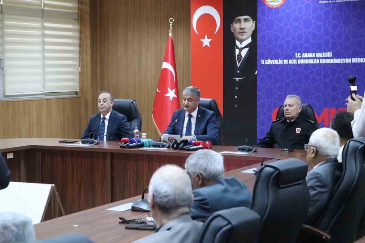 Adana Valisi Mustafa Yavuz, İl Güvenlik, Asayiş Değerlendirme ve Koordinasyon Toplantısı'nda konuştu