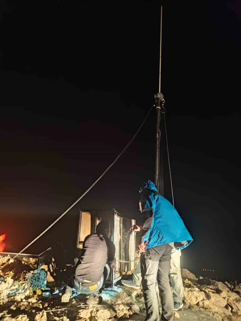 Adıyaman Ulubaba Tepesi’nde kurulan UHF rölesi antenleri ve çevresi