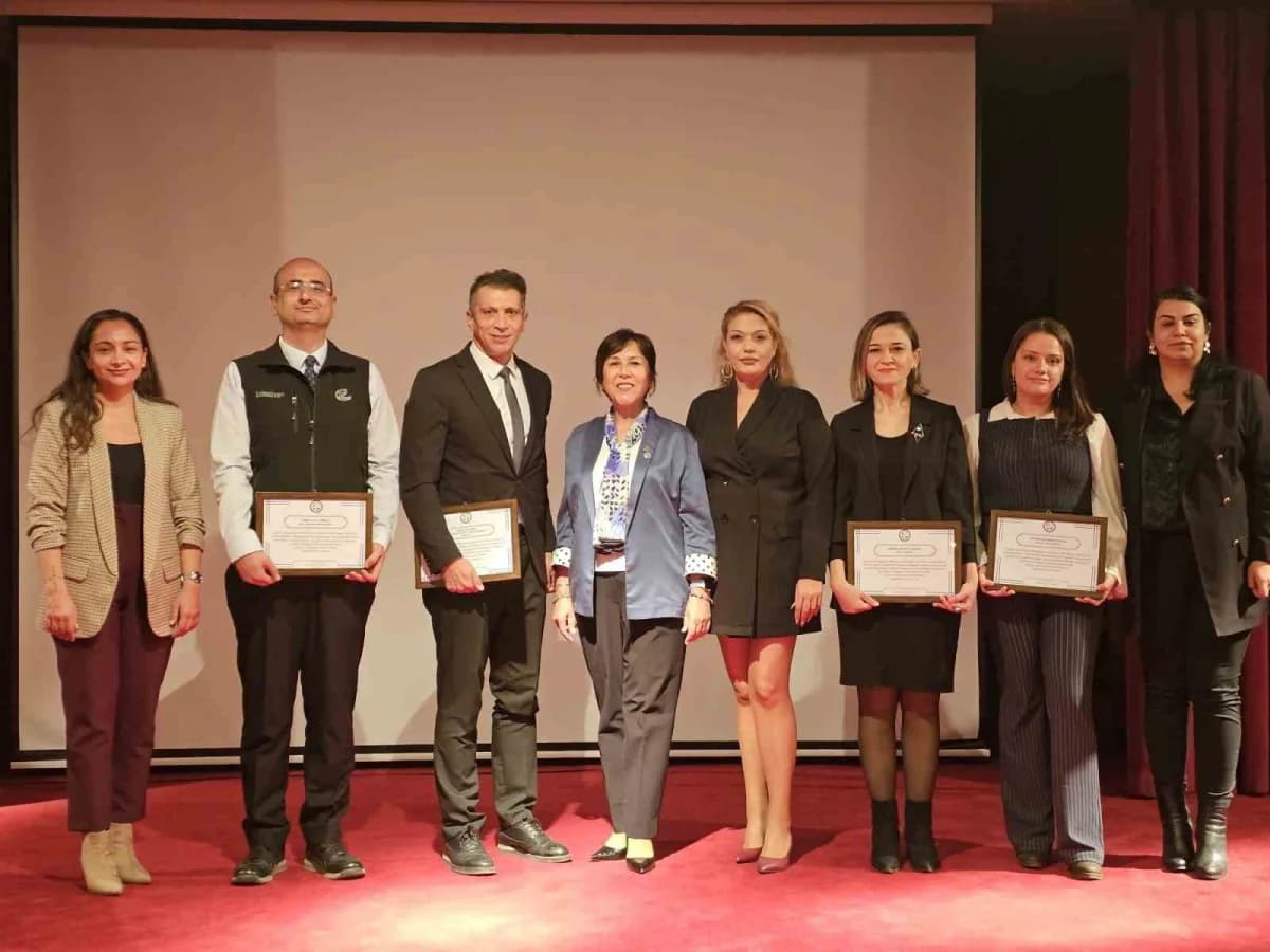 Eskişehir Taşbaşı Kültür Merkezi'nde düzenlenen afetlerde psikososyal destek seminerinden bir görüntü
