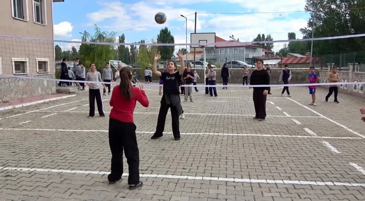 AGAH Projesi kapsamında 171 okula 22 bin 200 Spor malzemesi ulaştırıldı.