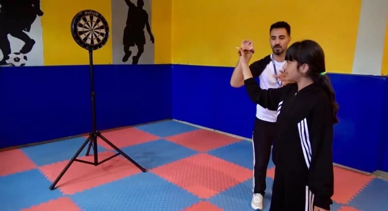 Ağrı’da okullara dağıtılan spor malzemeleri ve tören alanı