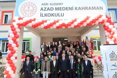 Ağrı Eleşkirt'te Azad Medeni Kahraman İlkokulu açılış töreninden görüntü