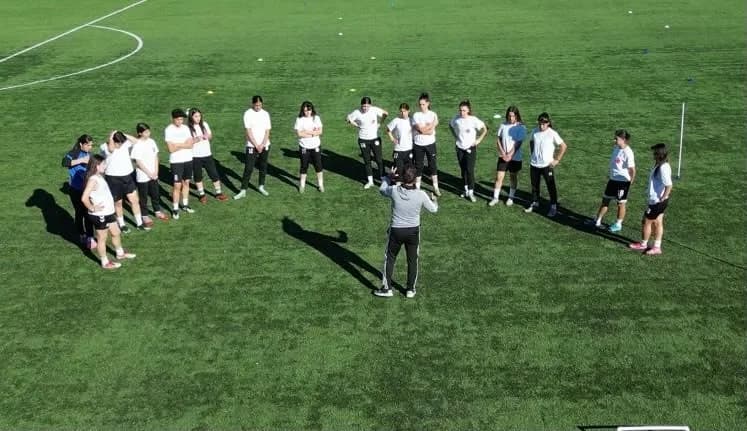 Ağrı Kadın Futbol Takımı, 2026-2027 sezonunda TFF Kadınlar 2. Ligi'nden 1. Lig'e yükselmek için hazırlıklarını sürdürüyo