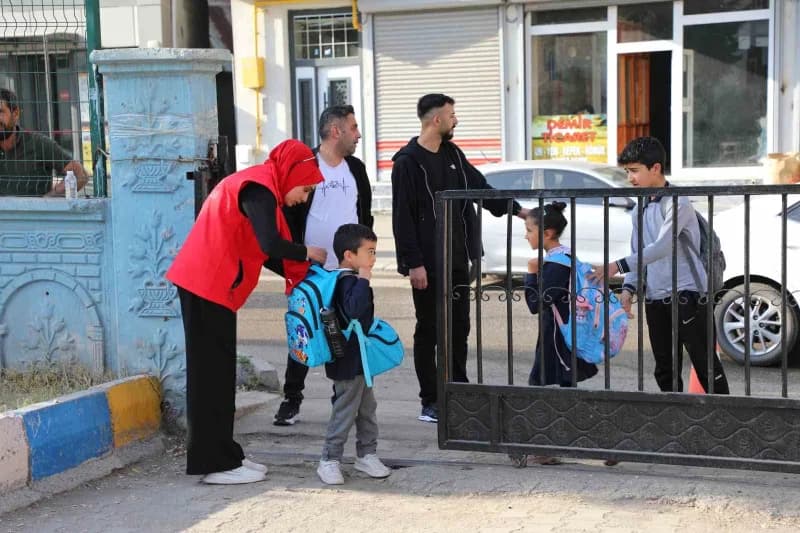 Ağrı’da öğrencilerin güvenli ve huzurlu ortamda Eğitim görmesi amacıyla Toplum Yararına Program (TYP) kapsamında İl gene