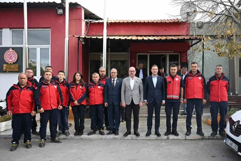 Festival programının ardından BASKİ Ayvalık Şube Müdürlüğü ile itfaiye amirliğini ziyaret