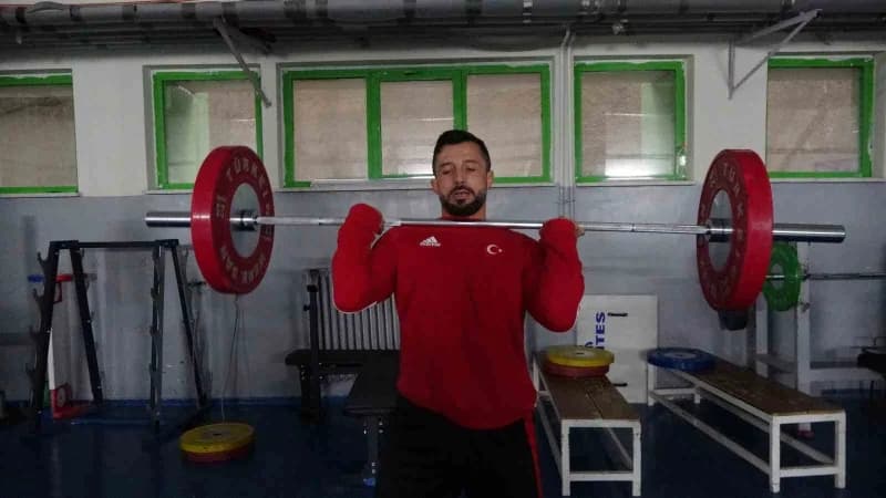 Yozgat Sporcu Eğitim Merkezi antrenörlerinden Ahmet Özdemir, Ürdün’de düzenlenen 2026 Veteranlar Dün