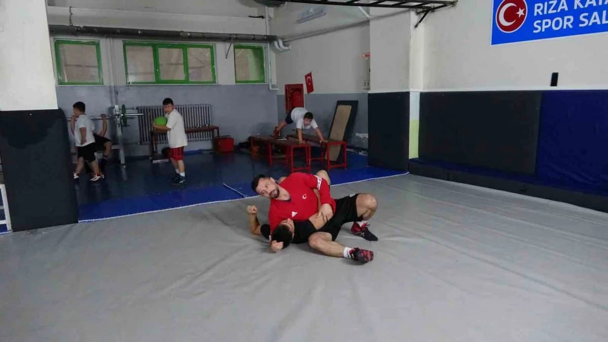 Yozgat Sporcu Eğitim Merkezi antrenörlerinden Ahmet Özdemir, Ürdün’de düzenlenen 2026 Veteranlar Dün