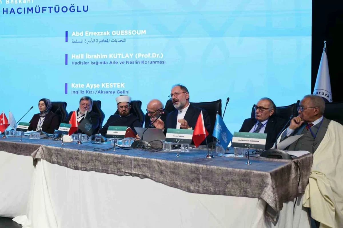 Atatürk Üniversitesinin ev sahipliğinde, İslâm Âlimleri Vakfı ve Dünya Müslüman Âlimler Birliği iş b