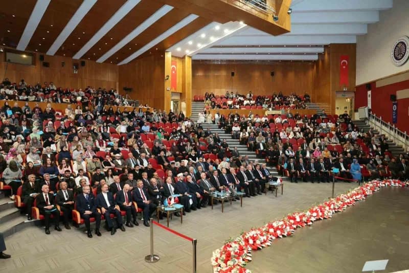 Atatürk Üniversitesinin ev sahipliğinde, İslâm Âlimleri Vakfı ve Dünya Müslüman Âlimler Birliği iş b