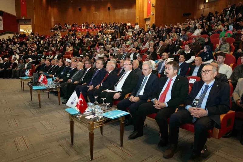 Atatürk Üniversitesinin ev sahipliğinde, İslâm Âlimleri Vakfı ve Dünya Müslüman Âlimler Birliği iş b