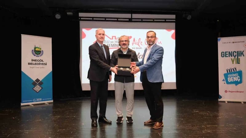 İnegöl Belediyesi ve AHİD iş birliğinde bu yıl 8’incisi düzenlenen Aile Okulu Seminerleri, eğitimci-yazar Sıtkı Aslanhan