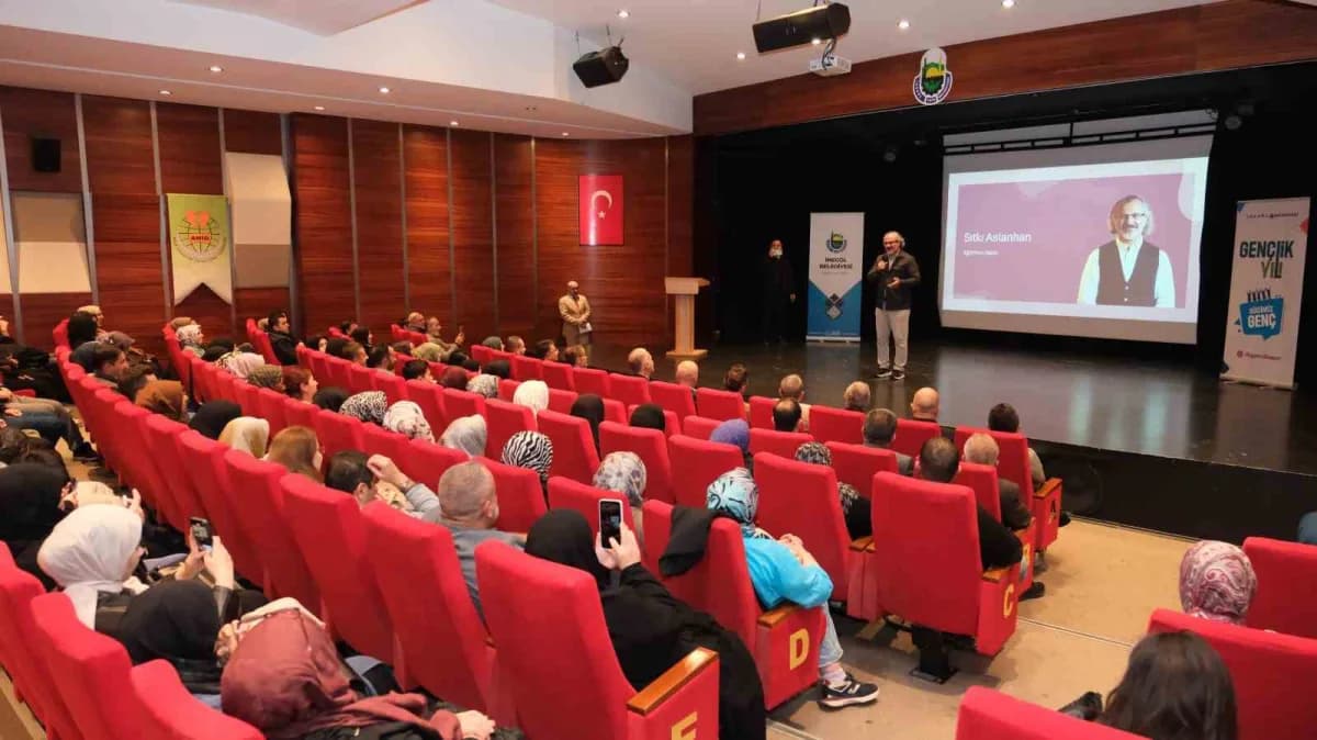 İnegöl Belediyesi ve AHİD iş birliğinde bu yıl 8’incisi düzenlenen Aile Okulu Seminerleri, eğitimci-yazar Sıtkı Aslanhan