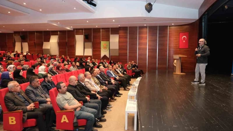 İnegöl Belediyesi ve AHİD iş birliğinde bu yıl 8’incisi düzenlenen Aile Okulu Seminerleri, eğitimci-yazar Sıtkı Aslanhan