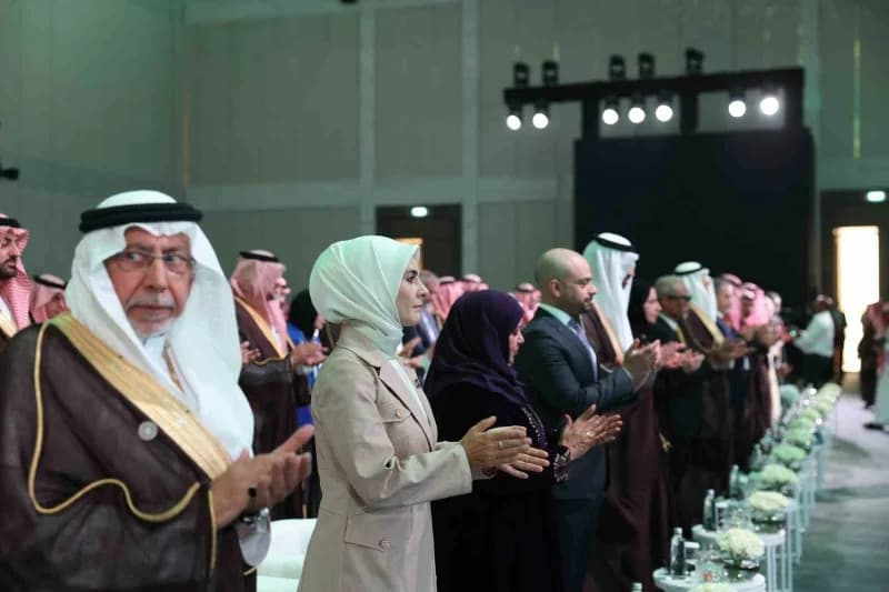 Aile ve Sosyal Hizmetler Bakanı Mahinur Özdemir Göktaş, Uluslararası Sosyal Sorumluluk Forumu’nda konuşma yaparken