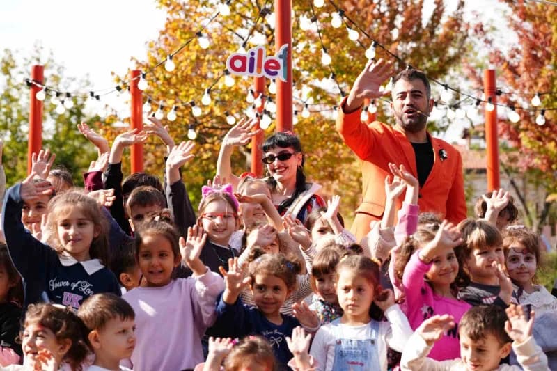 Rami Kütüphanesi’nde düzenlenen AileFest, 825 bin ziyaretçiyi ağırlayarak sona erdi. Festival boyunca çocuklardan gençle