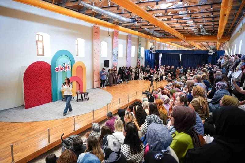 Rami Kütüphanesi’nde düzenlenen AileFest, 825 bin ziyaretçiyi ağırlayarak sona erdi. Festival boyunca çocuklardan gençle