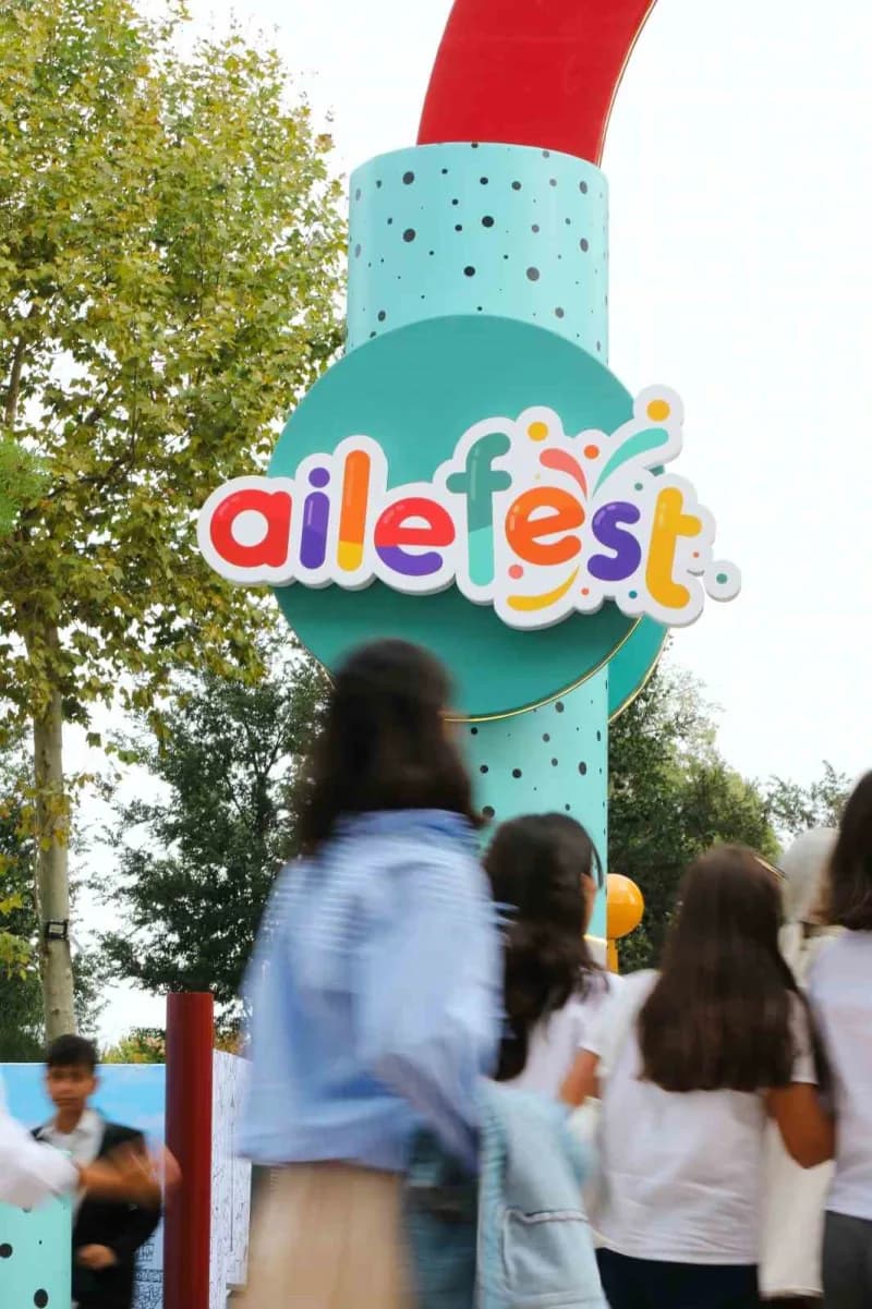 Türkiye Gönüllü Teşekküller Vakfı (TGTV) tarafından düzenlenen AileFest, Rami Kütüphanesi’nde aileleri kültür-sanat, Eği