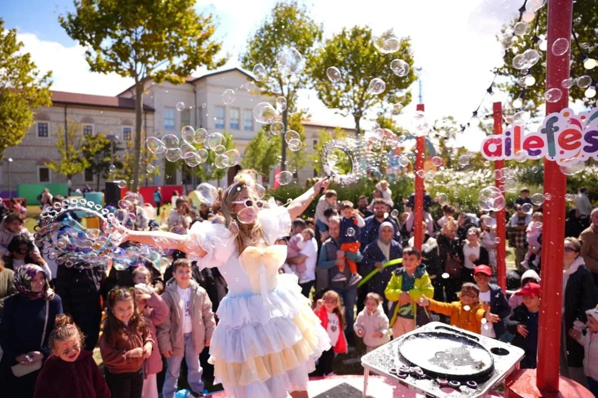 Türkiye Gönüllü Teşekküller Vakfı tarafından düzenlenen AileFest, hafta sonunda On binlerce ziyaretçiyi ağırladı.