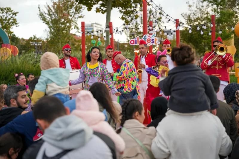 Türkiye Gönüllü Teşekküller Vakfı tarafından düzenlenen AileFest, hafta sonunda On binlerce ziyaretçiyi ağırladı.
