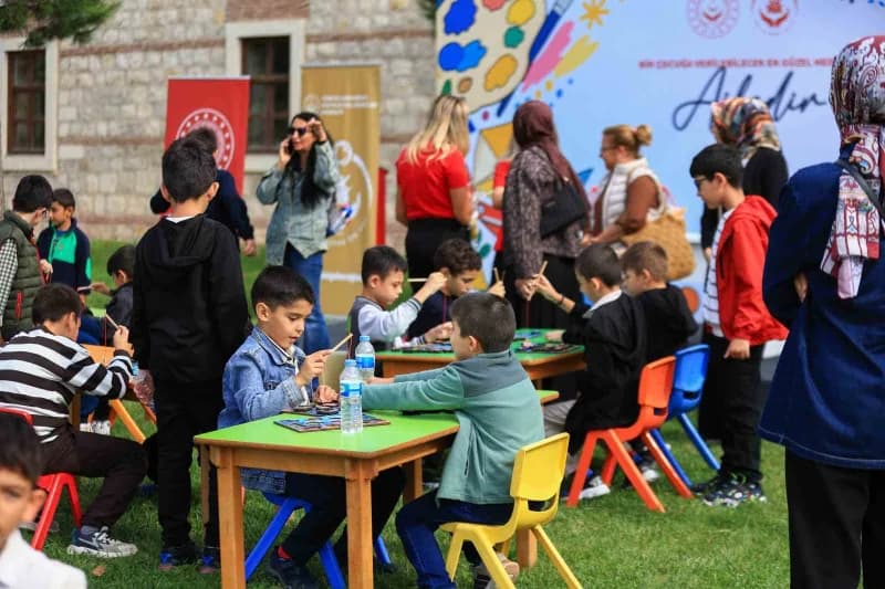 Ailelerin çocukların gelişimindeki rolüne ve kuşaklar arası Sosyal bağlara dikkat çeken AileFest, çocuklarla ebeveynleri