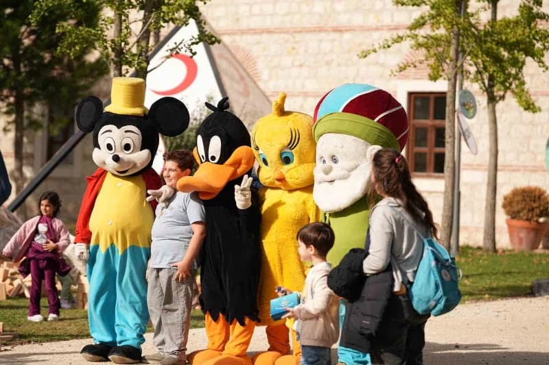 Türkiye Gönüllü Teşekküller Vakfı (TGTV) tarafından düzenlenen AileFest, Rami Kütüphanesi’nde aileleri kültür-sanat, Eği
