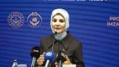 Aile ve Sosyal Hizmetler Bakanı Mahinur Özdemir Göktaş, protokol töreninde konuşma yaparken