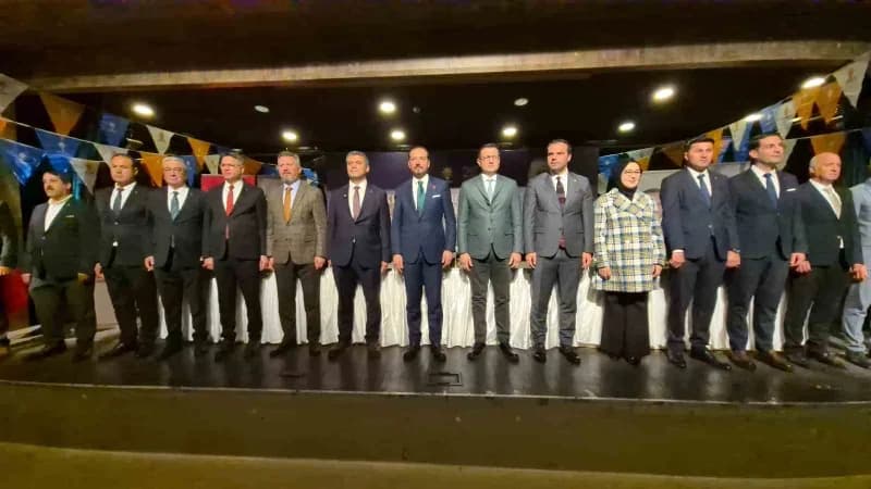 Basın toplantısının ardından CHP'den AK Parti'ye katılan Çerkezköy Belediyesinden 11, Ergene Belediyesinden 1 olmak üzer