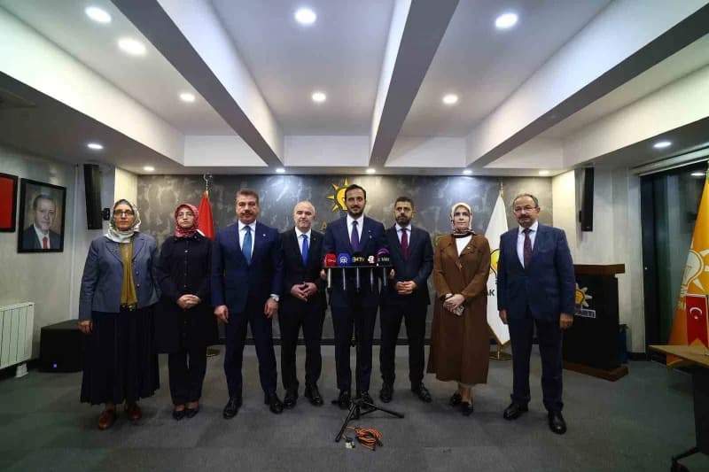 AK Parti İstanbul İl Başkanı Abdullah Özdemir, AK Parti Eyüpsultan İlçe Başkanlığı’nda konuşma yaptı.