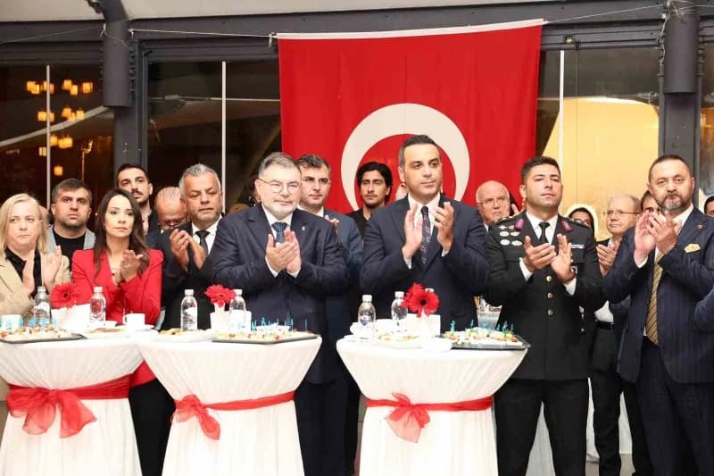 AK Parti İzmir İl Başkanı Bilal Saygılı, Cumhuriyet’in ilanının 103’üncü yıl dönümü dolayısıyla İzmi