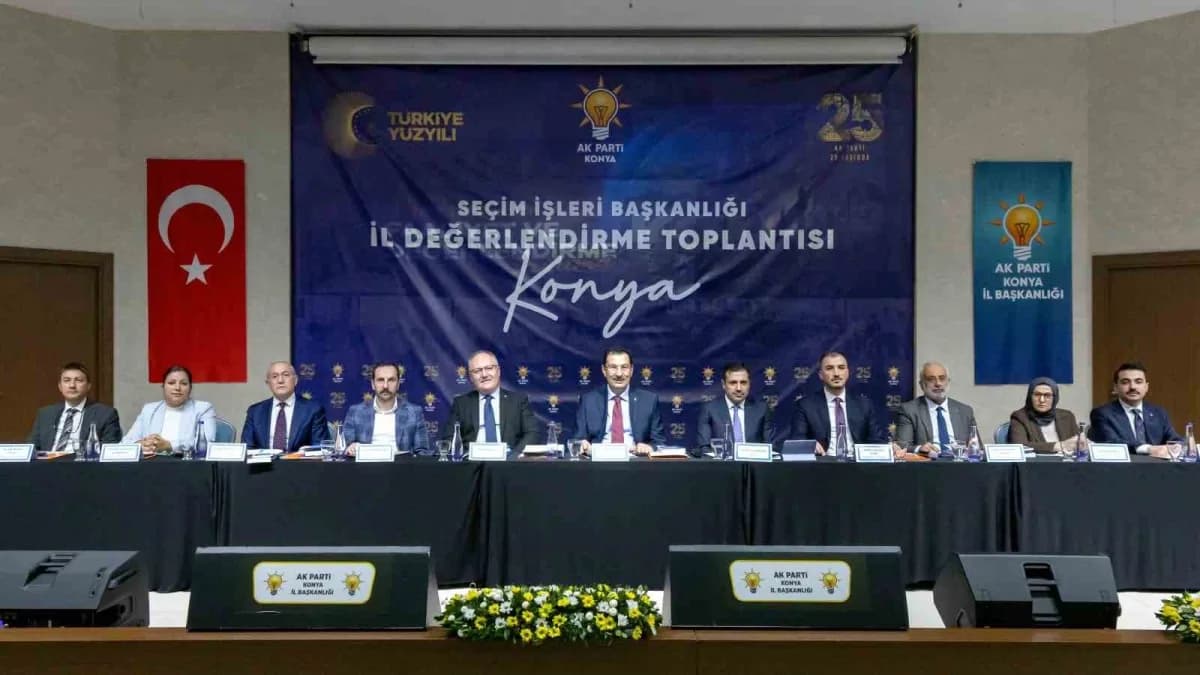 AK Parti Konya İl Başkanı Fatih Özgökçen seçim hazırlıkları toplantısında konuşuyor