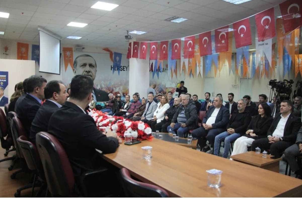 AK Parti Mersin İl Başkanı Adem Aldemir, partinin kuruluşundan bugüne kadar teşkilatlarda görev alan