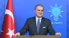 AK Parti Sözcüsü Ömer Çelik, basın toplantısında gündemle ilgili açıklamalar yapıyor