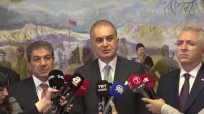 AK Parti Sözcüsü Ömer Çelik, basın toplantısında konuşuyor